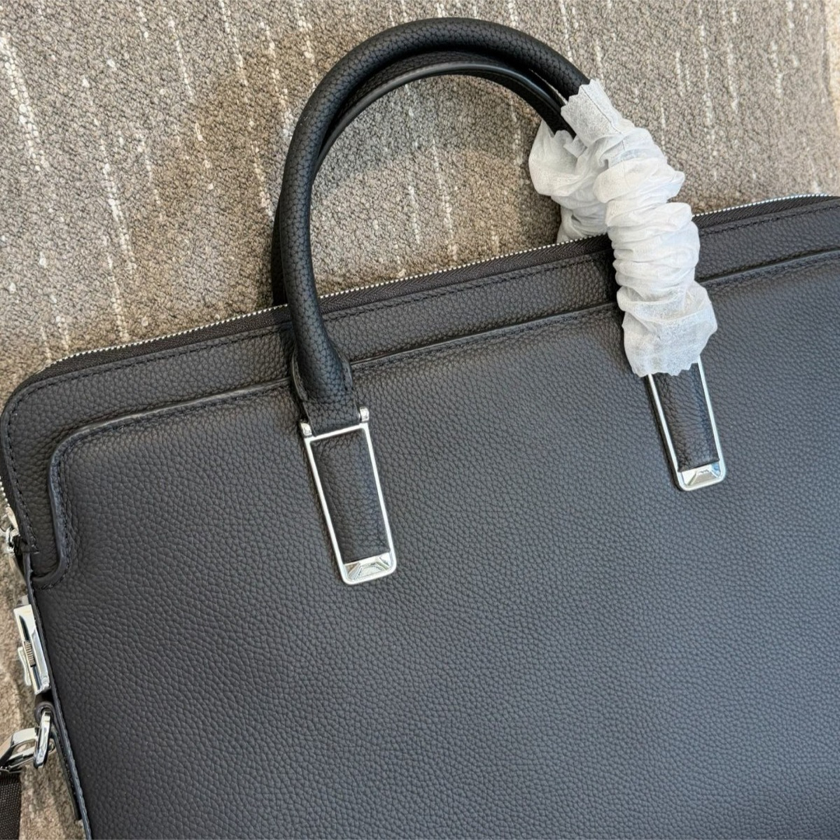 Luxury Men's Top Handle Bags L - Luxury Bags That Fit Laptop recensione e prezzo